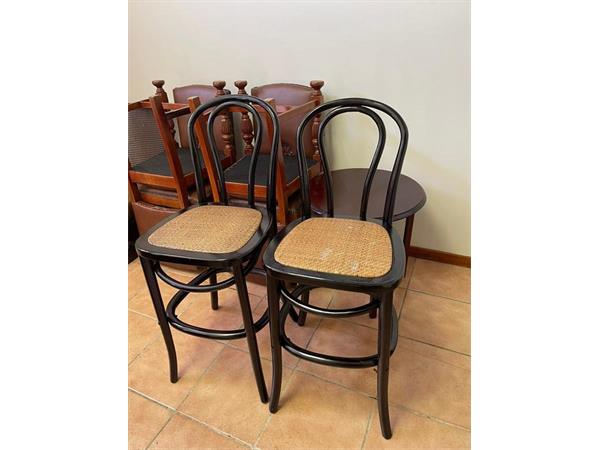 ~/upload/Lots/38555/2laisuqnzjedq/LOT 46 COUNTER CHAIRS_t600x450.jpg